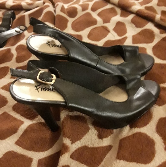 Boot and heel lot - Picture 5 of 7